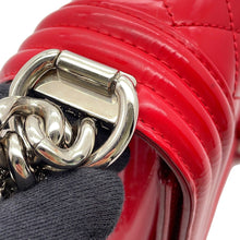 将图像加载到图库查看器中,CHANEL Boy Chanel ChainShoulder Bag RedA92193 Patent Leather Size 28