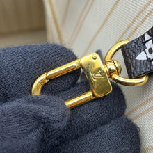 将图像加载到图库查看器中,LOUIS VUITTON Onthego IvoireM44675 Monogram / Jungle Size GM