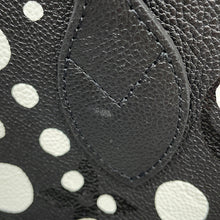将图像加载到图库查看器中,LOUIS VUITTON LV × YK Neverfull Noir/BlancM46390 Monogram Empreinte Leather Infinity Dot Size MM