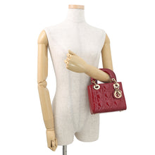 将图像加载到图库查看器中,Dior Lady Dior RedM0505OVRB Patent Leather Size Mini