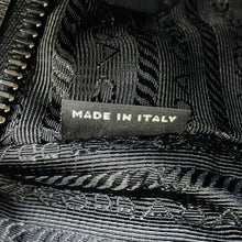 将图像加载到图库查看器中,PRADA Messenger bag BlackVA0959 Leather