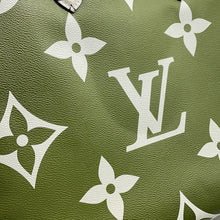 Load image into Gallery viewer, LOUIS VUITTON Onthego Creme/Khaki/BeigeM44571 Monogram / Giant Size GM