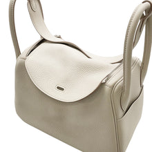 Load image into Gallery viewer, HERMES Lindy Beton Taurillon Clemence Size 26