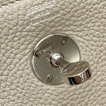 Load image into Gallery viewer, HERMES Lindy Beton Taurillon Clemence Size 26