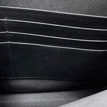 将图像加载到图库查看器中,Valentino Garavani V-Sling Clutch Bag Ivory/Black Leather