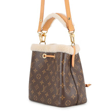 将图像加载到图库查看器中,LOUIS VUITTON Neonoe BrownM46319 Monogram Shearling Size BB