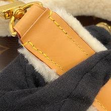 将图像加载到图库查看器中,LOUIS VUITTON Neonoe BrownM46319 Monogram Shearling Size BB