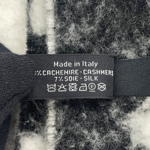 将图像加载到图库查看器中,CHANEL Logo scarf White/BlackAAA478 Cashmere93% Silk7%