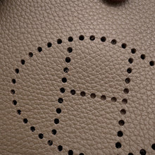 将图像加载到图库查看器中,HERMES Evelyne Amazon Long Etoupe/Blue Indigo Taurillon Clemence Size TPM