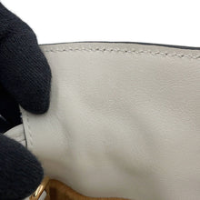 将图像加载到图库查看器中,LOEWE Flamenco Shoulder Bag WhiteA411FC6X01 Leather