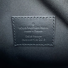 将图像加载到图库查看器中,LOUIS VUITTON Soft Trunk Noir/Righe RainbowM30341 Taiga Leather