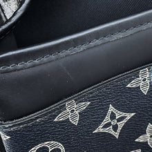 将图像加载到图库查看器中,LOUIS VUITTON Messenger NavyM54248 Monogram・Savannah Chapman Brothers Size PM