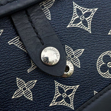 将图像加载到图库查看器中,LOUIS VUITTON Messenger NavyM54248 Monogram・Savannah Chapman Brothers Size PM