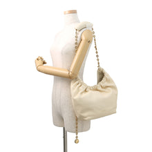 Load image into Gallery viewer, LOEWE Squeeze Bag IvoryA914NCHX01 Leather Size Small