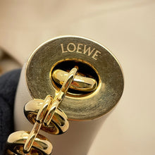 Load image into Gallery viewer, LOEWE Squeeze Bag IvoryA914NCHX01 Leather Size Small