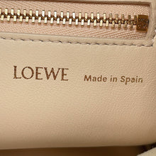 Load image into Gallery viewer, LOEWE Squeeze Bag IvoryA914NCHX01 Leather Size Small