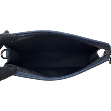 将图像加载到图库查看器中,LOUIS VUITTON Gaston Wearable Wallet Navy/WhiteM83384 Monogram Shadow