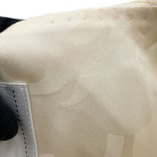 Load image into Gallery viewer, CHANEL COCO Button Jacquard Jacket Size 36 WhiteP71059 Wool 64% Silk19% Nylon17%