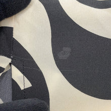 将图像加载到图库查看器中,CHANEL CC Logo Wave Shirt Size 36 Cream/BlackP70211 Silk100%