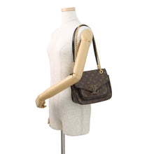 将图像加载到图库查看器中,LOUIS VUITTON Passy RedM45592 Monogram