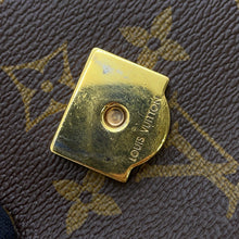 将图像加载到图库查看器中,LOUIS VUITTON Passy RedM45592 Monogram