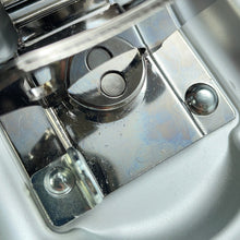 将图像加载到图库查看器中,GUCCI Porter Cabin Trolley FRM Suitcase Silver801875 Aluminum GG Supreme Size Medium