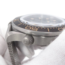Load image into Gallery viewer, OMEGA Seamaster Diver 300M Co-Axial Master Chronometer 007 Edition W42mm TI Black Dial210.90.42.20.01.001