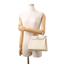 Load image into Gallery viewer, HERMES Kelly Retourne sewing Craie Togo Leather Size 25