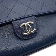 将图像加载到图库查看器中,CHANEL Chain Shoulder Bag Navy Lambskin