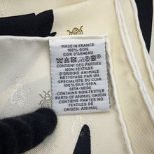 将图像加载到图库查看器中,HERMES Carre 《Bouquet Finale Abeille》 2025AW Size 90 Crème/Black/Vermillon Silk100%
