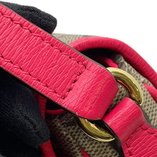 将图像加载到图库查看器中,GUCCI GG Supreme Dragon Shoulder Bag Beige/Pink774371 GG Supreme Leather