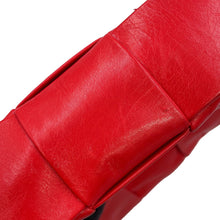 将图像加载到图库查看器中,Bottega Veneta Maxi INTRECCIATO Shoulder Bag Red Leather