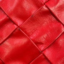将图像加载到图库查看器中,Bottega Veneta Maxi INTRECCIATO Shoulder Bag Red Leather