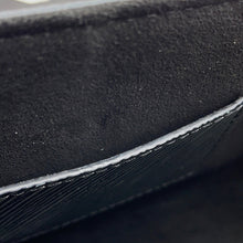 将图像加载到图库查看器中,LOUIS VUITTON Twist SilverM54855 Epi Leather Size MM