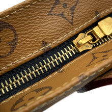 将图像加载到图库查看器中,LOUIS VUITTON Carry it Noir/BrownM45198 Monogram Reverse Canvas Video Print