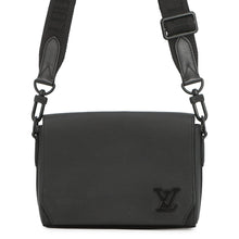 Load image into Gallery viewer, LOUIS VUITTON takeoff messenger NoirM24769 Cowhide Leather LV Aerogram Size PM