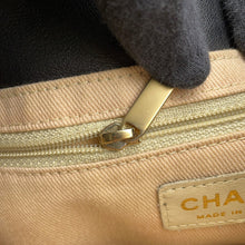 将图像加载到图库查看器中,CHANEL Camellia Essential Tote Black/WhiteA20856 Lambskin