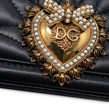 将图像加载到图库查看器中,Heart Quilted Shoulder Bag Black Leather