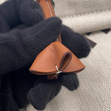 将图像加载到图库查看器中,HERMES Aline Ecru/Fauve Toile Chevrons Barenia Leather Size MM