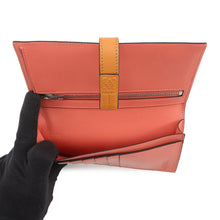 Load image into Gallery viewer, LOEWE Vertical wallet Light Oats / HoneyC660S40X01 Soft Grained Calf Leather