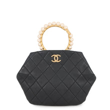 将图像加载到图库查看器中,CHANEL Matelasse Pearl Handle Handbag BlackAS2609-B05967-94305 Lambskin Faux Pearl
