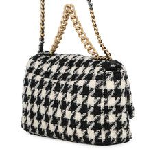 将图像加载到图库查看器中,CHANEL CHANEL 19 Dixneuf Maxi Shoulder Bag White/BlackAS1162 Tweed