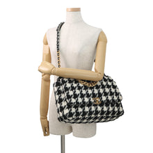 将图像加载到图库查看器中,CHANEL CHANEL 19 Dixneuf Maxi Shoulder Bag White/BlackAS1162 Tweed