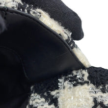 将图像加载到图库查看器中,CHANEL CHANEL 19 Dixneuf Maxi Shoulder Bag White/BlackAS1162 Tweed