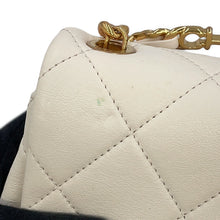 将图像加载到图库查看器中,CHANEL Mini Matelasse Handle WhiteAS3450 Calf Leather