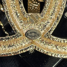 将图像加载到图库查看器中,CHANEL CC Logo Bag Motif Brooch Gold/Black Gold Plated Leather Rhinestone
