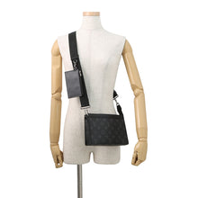 将图像加载到图库查看器中,LOUIS VUITTON Gaston Wearable Wallet NoirM81124 Monogram Eclipse Reverse