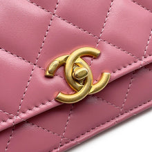 Load image into Gallery viewer, CHANEL Chain Wallet Turnlock PinkAP2289 Lambskin
