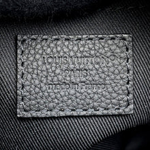 将图像加载到图库查看器中,LOUIS VUITTON Boarding Messenger NoirM15265 Waxy Calf Leather