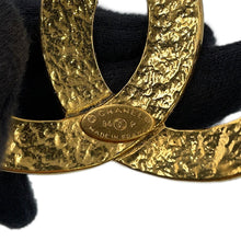 Load image into Gallery viewer, CHANEL CC Logo Brooch Gold Gold Plated